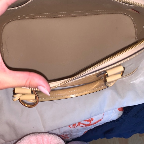 Authentic Louis Vuitton Patent Alma MM Beige With Gold Hardware! - Picture 7 of 8